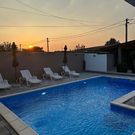 Luxury Euphoria Vila *